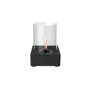 Tafelbrander van Tenderflame met een zwarte beton onderkant en een vlam met glas eromheen
